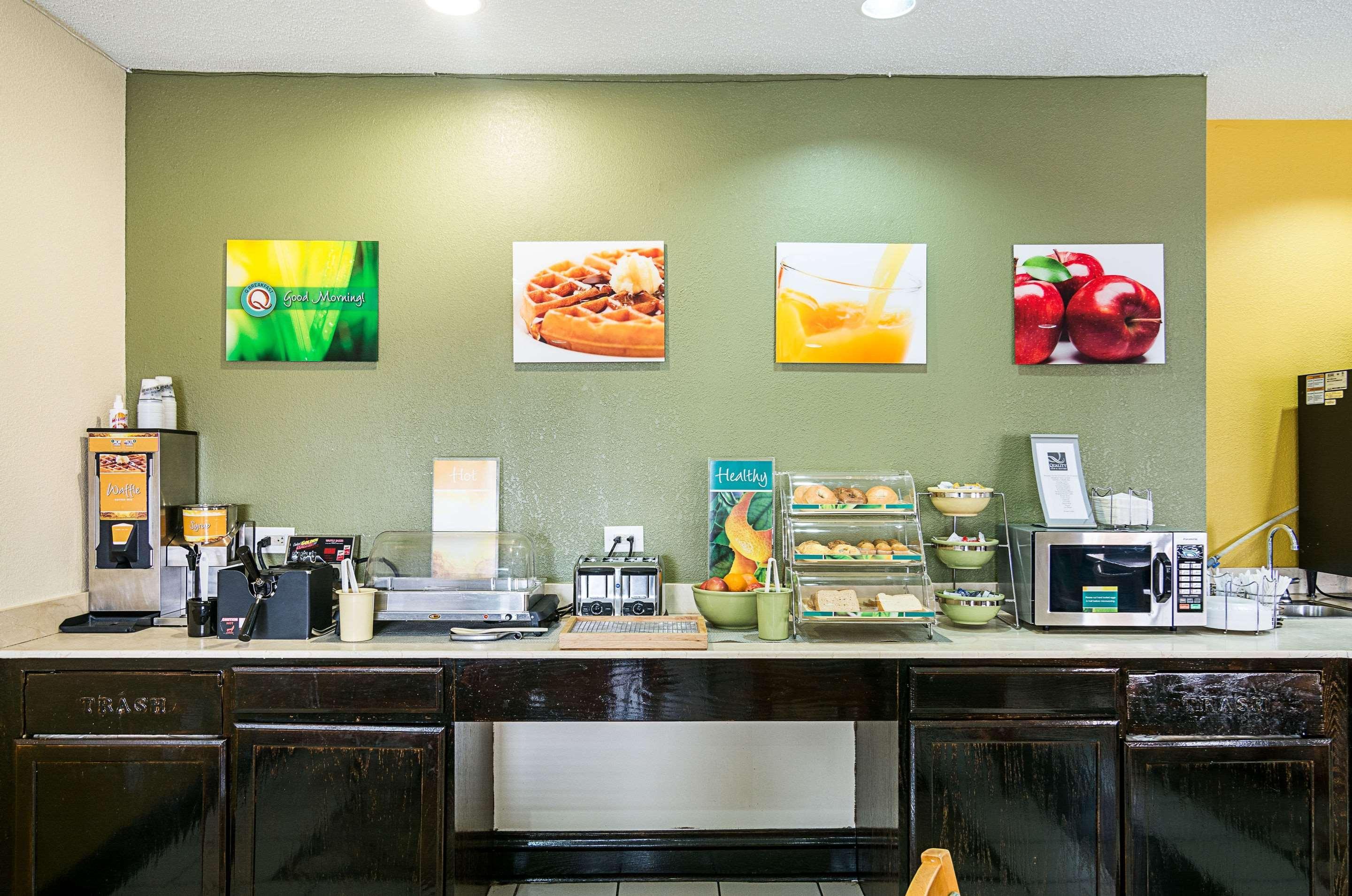 Quality Inn & Suites Near I-80 And I-294 Харви Экстерьер фото