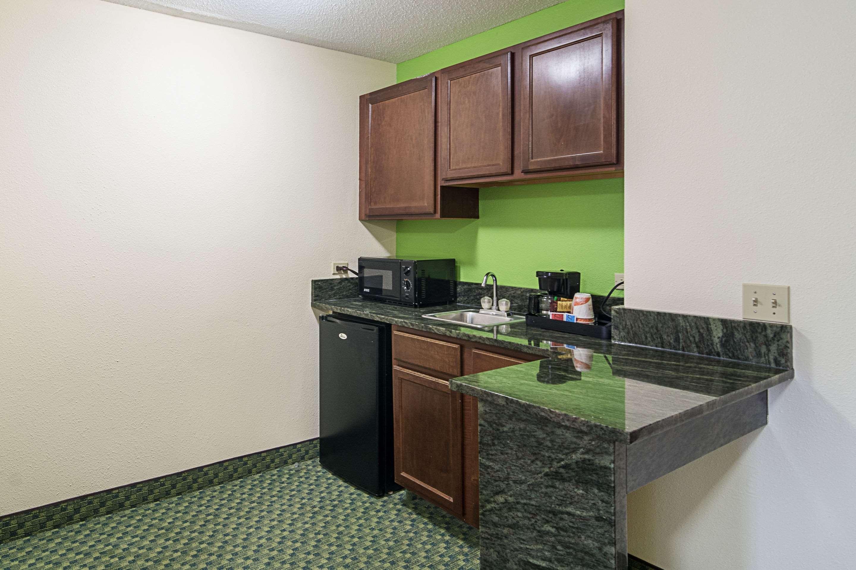 Quality Inn & Suites Near I-80 And I-294 Харви Экстерьер фото