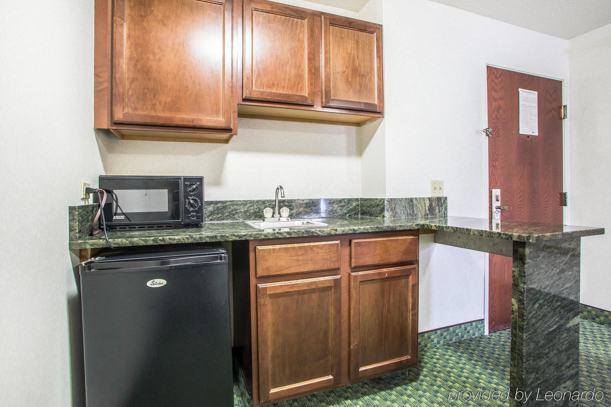 Quality Inn & Suites Near I-80 And I-294 Харви Экстерьер фото